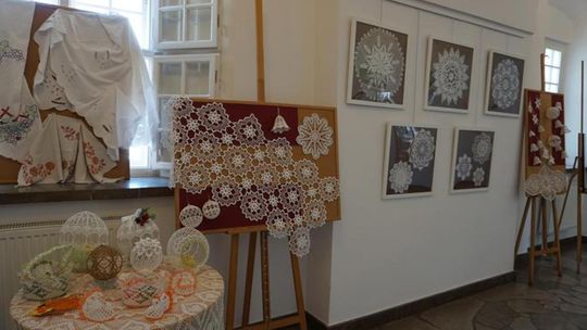 Prezentację twórczości "Ludzi z Pasją Miasta i Gminy Izbica" [GALERIA ZDJĘĆ]