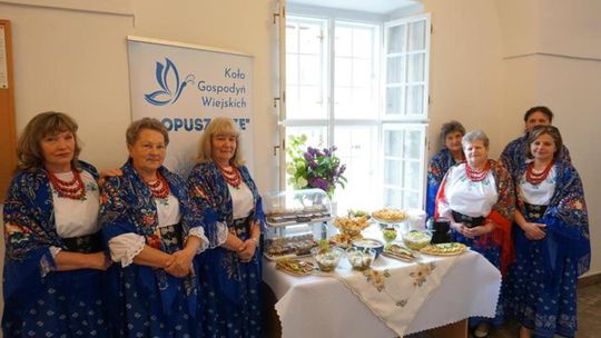 Prezentację twórczości "Ludzi z Pasją Miasta i Gminy Izbica" [GALERIA ZDJĘĆ]