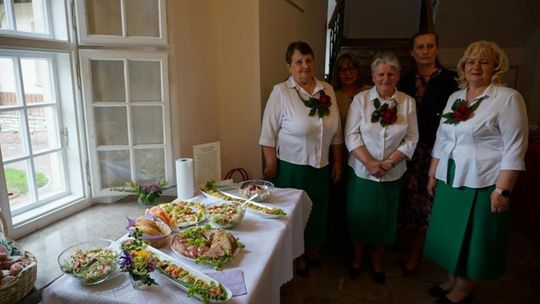 Prezentację twórczości "Ludzi z Pasją Miasta i Gminy Izbica" [GALERIA ZDJĘĆ]