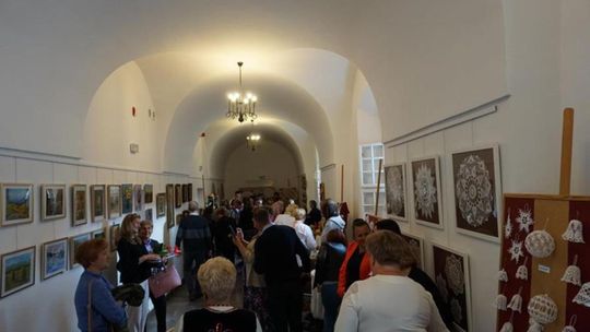 Prezentację twórczości "Ludzi z Pasją Miasta i Gminy Izbica" [GALERIA ZDJĘĆ]