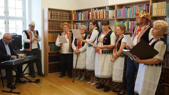 Prezentację twórczości "Ludzi z Pasją Miasta i Gminy Izbica" [GALERIA ZDJĘĆ]