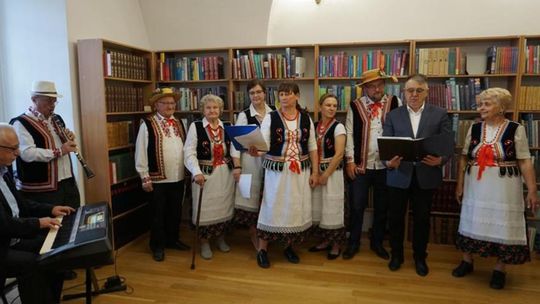 Prezentację twórczości "Ludzi z Pasją Miasta i Gminy Izbica" [GALERIA ZDJĘĆ]