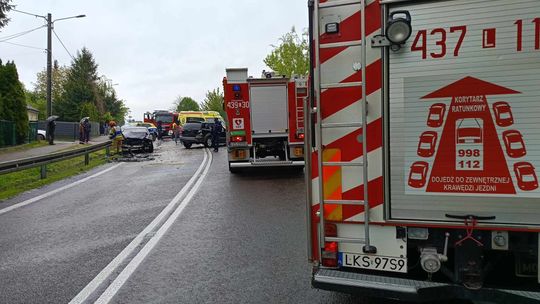 Zderzenie dwóch aut w Izbicy na ul. Lubelskiej. Jedna osoba zabrana LPR do szpitala [ZDJĘCIA]