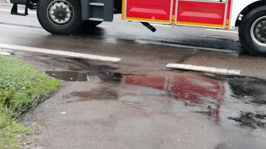 Zderzenie dwóch aut w Izbicy na ul. Lubelskiej. Jedna osoba zabrana LPR do szpitala [ZDJĘCIA]