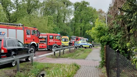 Zderzenie dwóch aut w Izbicy na ul. Lubelskiej. Jedna osoba zabrana LPR do szpitala [ZDJĘCIA]