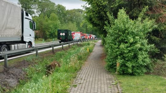 Zderzenie dwóch aut w Izbicy na ul. Lubelskiej. Jedna osoba zabrana LPR do szpitala [ZDJĘCIA]