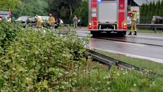 Zderzenie dwóch aut w Izbicy na ul. Lubelskiej. Jedna osoba zabrana LPR do szpitala [ZDJĘCIA]