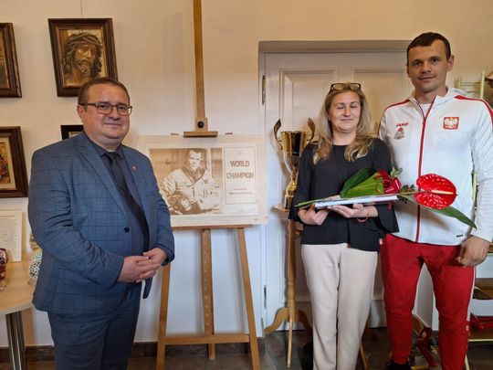 Prezentację twórczości "Ludzi z Pasją Miasta i Gminy Izbica" [GALERIA ZDJĘĆ]