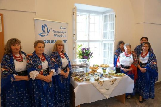 Prezentację twórczości "Ludzi z Pasją Miasta i Gminy Izbica" [GALERIA ZDJĘĆ]