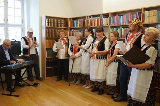 Prezentację twórczości "Ludzi z Pasją Miasta i Gminy Izbica" [GALERIA ZDJĘĆ]