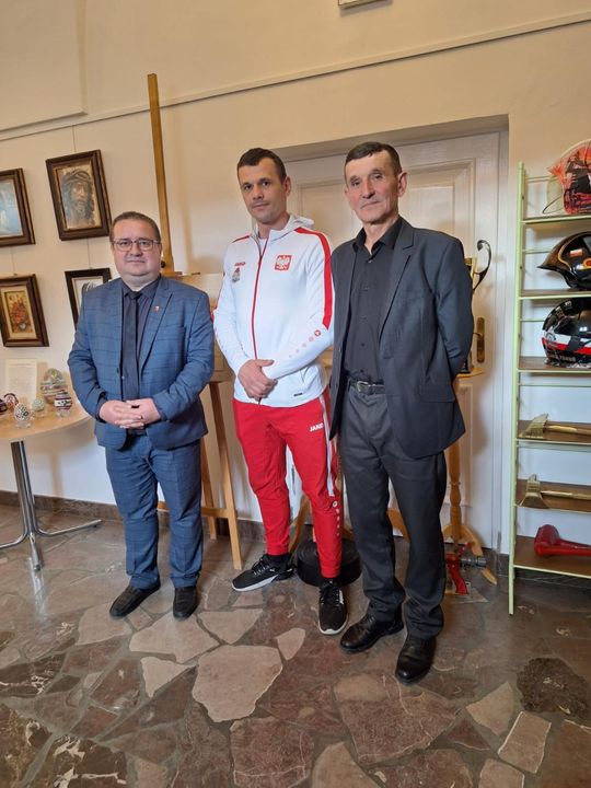 Prezentację twórczości "Ludzi z Pasją Miasta i Gminy Izbica" [GALERIA ZDJĘĆ]