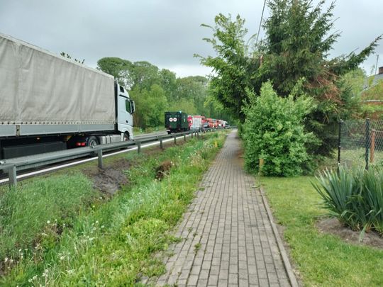 Zderzenie dwóch aut w Izbicy na ul. Lubelskiej. Jedna osoba zabrana LPR do szpitala [ZDJĘCIA]