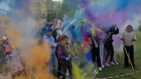 Radosna niedziela! Spotkanie z dinozaurem i Dzień Kolorów w Chełmie [GALERIA ZDJĘĆ]