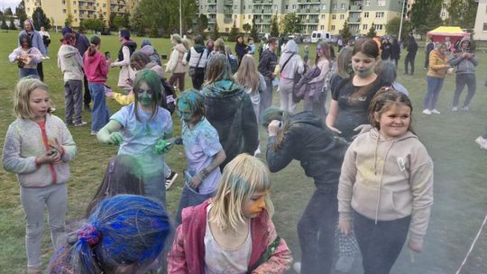 Radosna niedziela! Spotkanie z dinozaurem i Dzień Kolorów w Chełmie [GALERIA ZDJĘĆ]