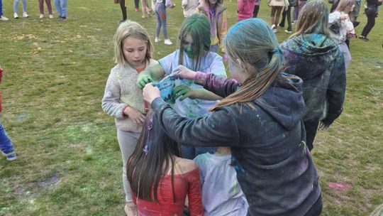 Radosna niedziela! Spotkanie z dinozaurem i Dzień Kolorów w Chełmie [GALERIA ZDJĘĆ]