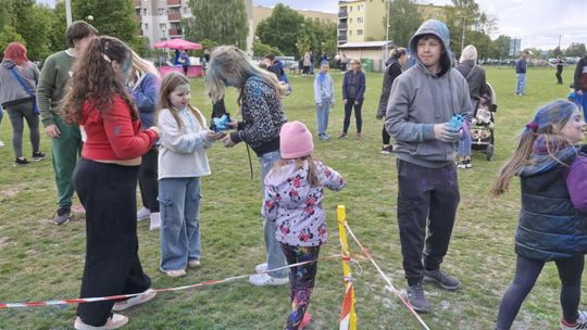 Radosna niedziela! Spotkanie z dinozaurem i Dzień Kolorów w Chełmie [GALERIA ZDJĘĆ]