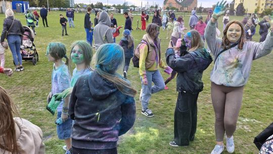 Radosna niedziela! Spotkanie z dinozaurem i Dzień Kolorów w Chełmie [GALERIA ZDJĘĆ]