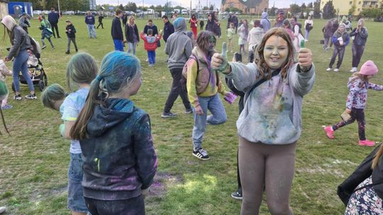 Radosna niedziela! Spotkanie z dinozaurem i Dzień Kolorów w Chełmie [GALERIA ZDJĘĆ]