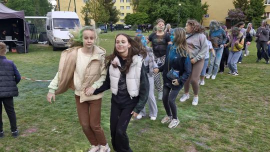 Radosna niedziela! Spotkanie z dinozaurem i Dzień Kolorów w Chełmie [GALERIA ZDJĘĆ]