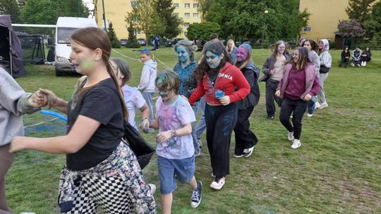 Radosna niedziela! Spotkanie z dinozaurem i Dzień Kolorów w Chełmie [GALERIA ZDJĘĆ]