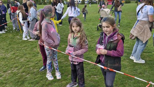 Radosna niedziela! Spotkanie z dinozaurem i Dzień Kolorów w Chełmie [GALERIA ZDJĘĆ]