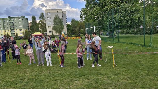 Radosna niedziela! Spotkanie z dinozaurem i Dzień Kolorów w Chełmie [GALERIA ZDJĘĆ]