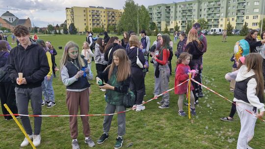 Radosna niedziela! Spotkanie z dinozaurem i Dzień Kolorów w Chełmie [GALERIA ZDJĘĆ]