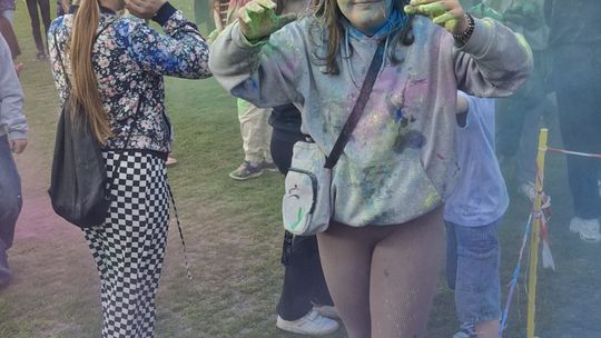 Radosna niedziela! Spotkanie z dinozaurem i Dzień Kolorów w Chełmie [GALERIA ZDJĘĆ]