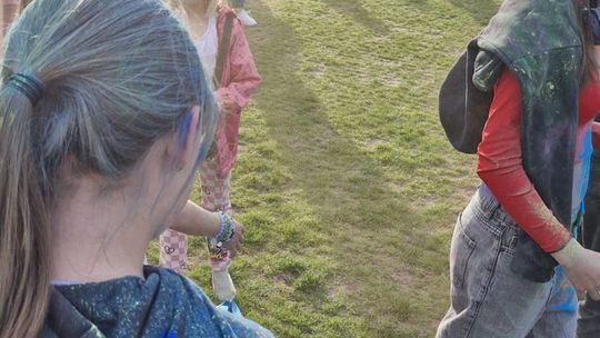 Radosna niedziela! Spotkanie z dinozaurem i Dzień Kolorów w Chełmie [GALERIA ZDJĘĆ]