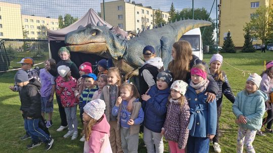 Radosna niedziela! Spotkanie z dinozaurem i Dzień Kolorów w Chełmie [GALERIA ZDJĘĆ]