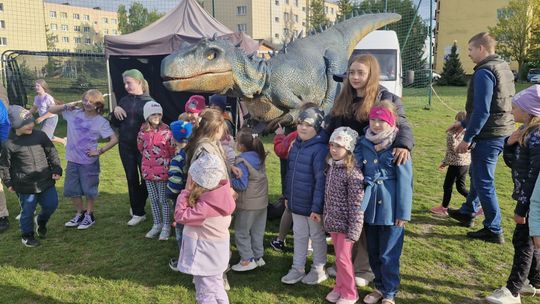Radosna niedziela! Spotkanie z dinozaurem i Dzień Kolorów w Chełmie [GALERIA ZDJĘĆ]