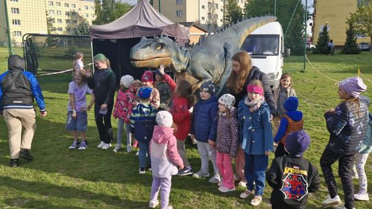 Radosna niedziela! Spotkanie z dinozaurem i Dzień Kolorów w Chełmie [GALERIA ZDJĘĆ]
