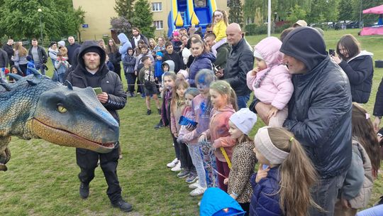 Radosna niedziela! Spotkanie z dinozaurem i Dzień Kolorów w Chełmie [GALERIA ZDJĘĆ]