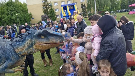Radosna niedziela! Spotkanie z dinozaurem i Dzień Kolorów w Chełmie [GALERIA ZDJĘĆ]