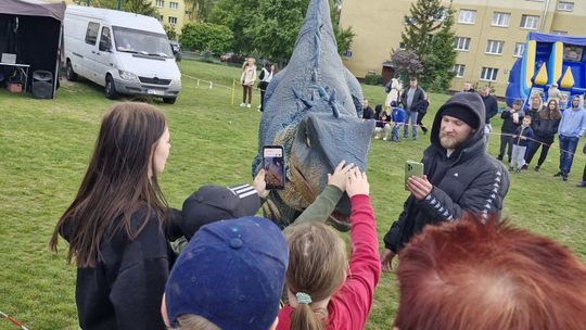Radosna niedziela! Spotkanie z dinozaurem i Dzień Kolorów w Chełmie [GALERIA ZDJĘĆ]