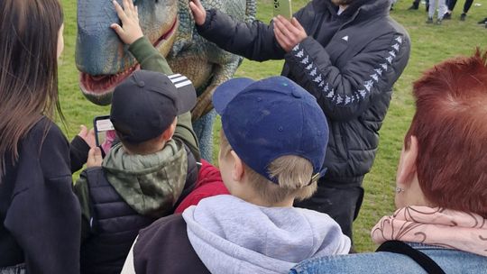 Radosna niedziela! Spotkanie z dinozaurem i Dzień Kolorów w Chełmie [GALERIA ZDJĘĆ]