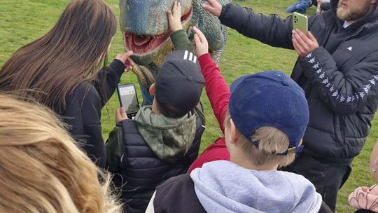 Radosna niedziela! Spotkanie z dinozaurem i Dzień Kolorów w Chełmie [GALERIA ZDJĘĆ]