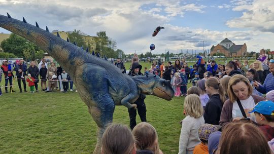 Radosna niedziela! Spotkanie z dinozaurem i Dzień Kolorów w Chełmie [GALERIA ZDJĘĆ]