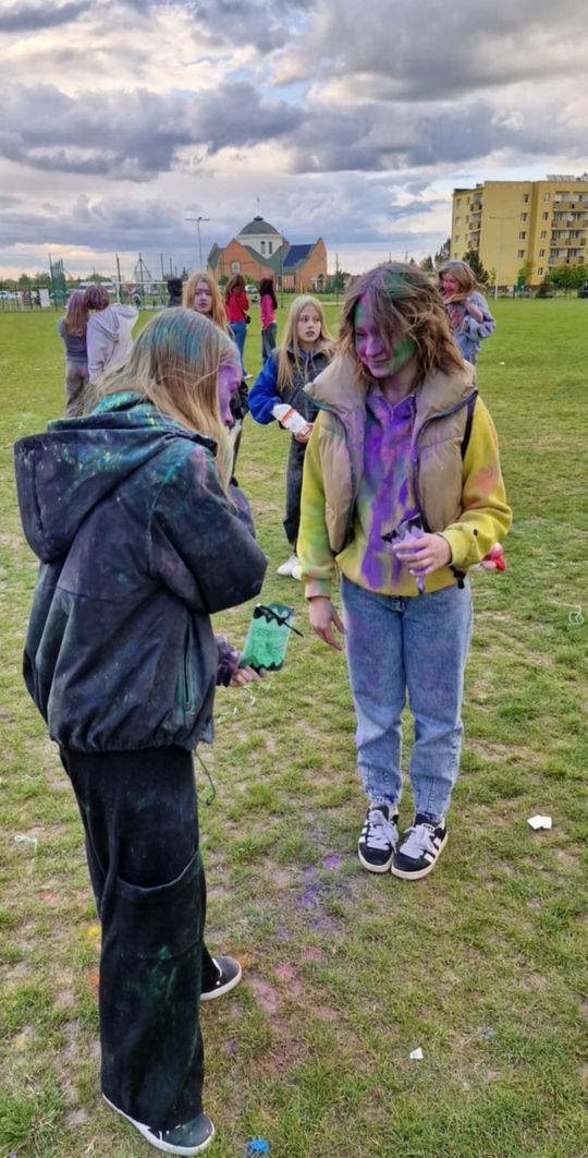 Radosna niedziela! Spotkanie z dinozaurem i Dzień Kolorów w Chełmie [GALERIA ZDJĘĆ]