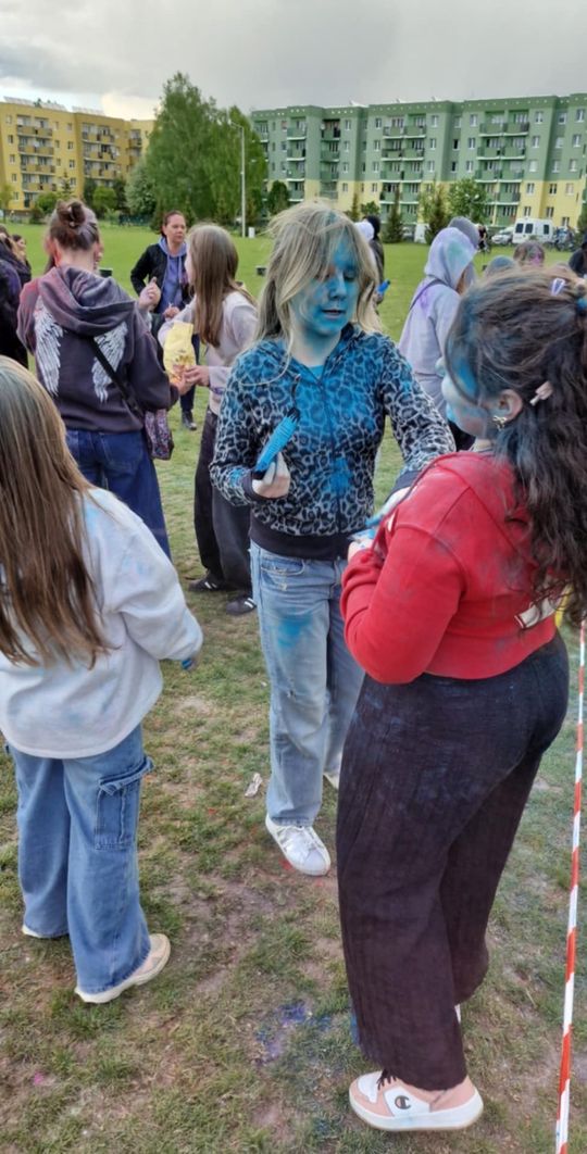 Radosna niedziela! Spotkanie z dinozaurem i Dzień Kolorów w Chełmie [GALERIA ZDJĘĆ]