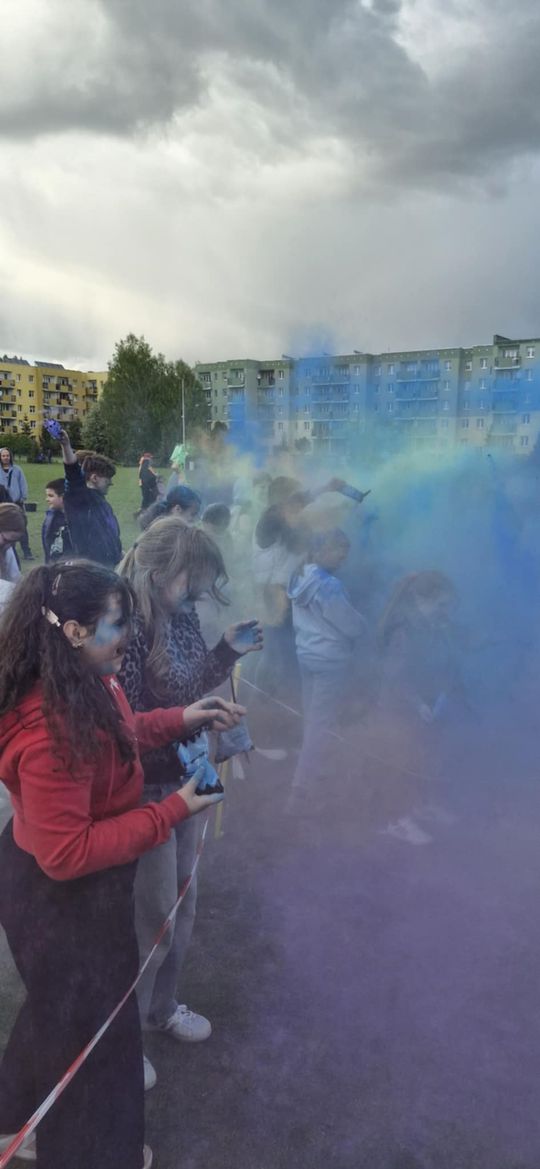 Radosna niedziela! Spotkanie z dinozaurem i Dzień Kolorów w Chełmie [GALERIA ZDJĘĆ]