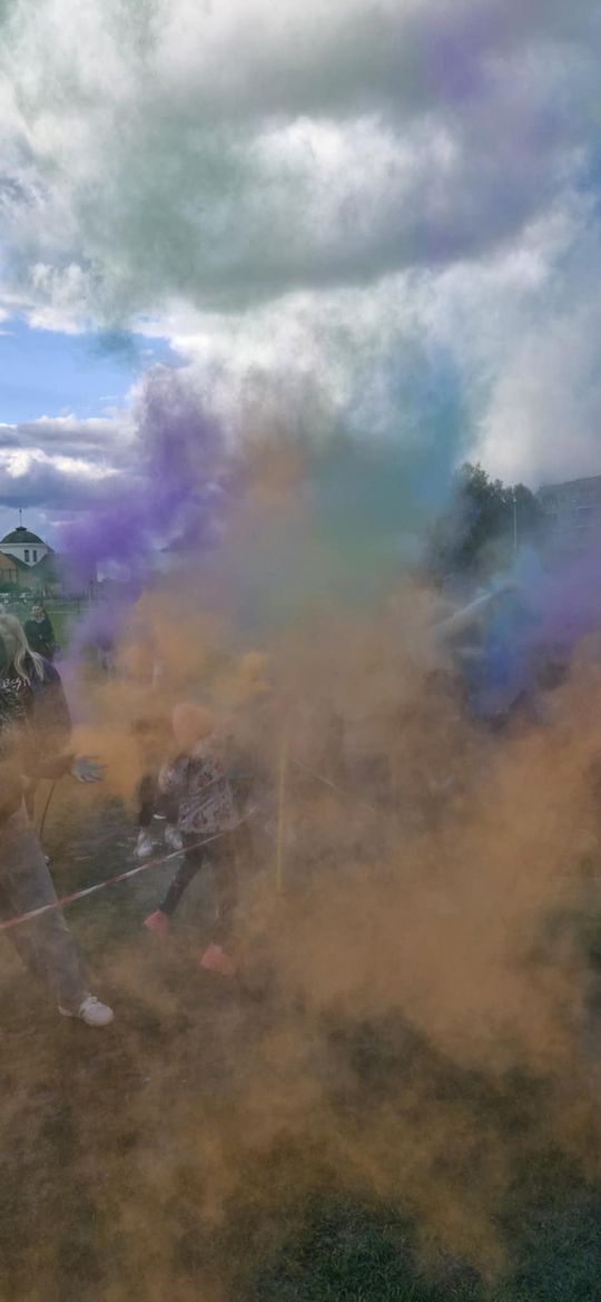 Radosna niedziela! Spotkanie z dinozaurem i Dzień Kolorów w Chełmie [GALERIA ZDJĘĆ]