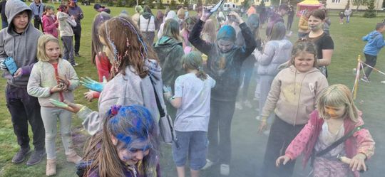 Radosna niedziela! Spotkanie z dinozaurem i Dzień Kolorów w Chełmie [GALERIA ZDJĘĆ]