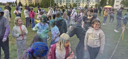 Radosna niedziela! Spotkanie z dinozaurem i Dzień Kolorów w Chełmie [GALERIA ZDJĘĆ]