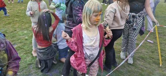 Radosna niedziela! Spotkanie z dinozaurem i Dzień Kolorów w Chełmie [GALERIA ZDJĘĆ]