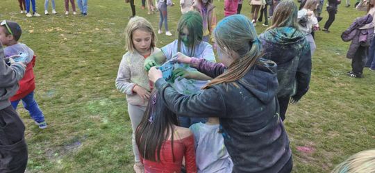 Radosna niedziela! Spotkanie z dinozaurem i Dzień Kolorów w Chełmie [GALERIA ZDJĘĆ]