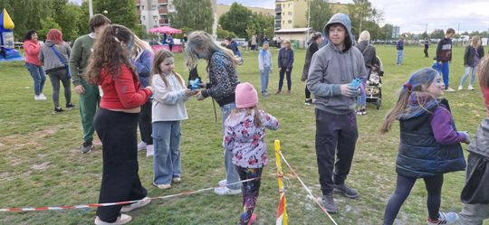 Radosna niedziela! Spotkanie z dinozaurem i Dzień Kolorów w Chełmie [GALERIA ZDJĘĆ]