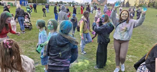 Radosna niedziela! Spotkanie z dinozaurem i Dzień Kolorów w Chełmie [GALERIA ZDJĘĆ]