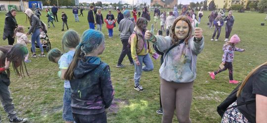 Radosna niedziela! Spotkanie z dinozaurem i Dzień Kolorów w Chełmie [GALERIA ZDJĘĆ]