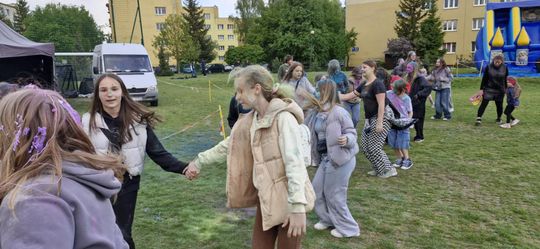 Radosna niedziela! Spotkanie z dinozaurem i Dzień Kolorów w Chełmie [GALERIA ZDJĘĆ]